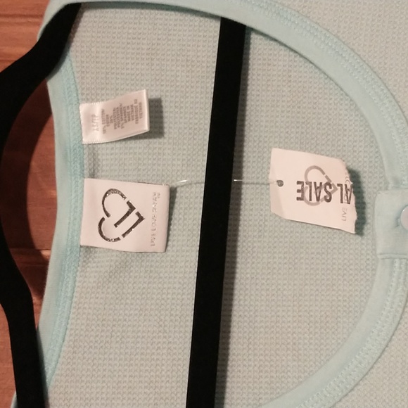 Live Love Dream woman's size XSP 3/4 sleeve Henley half button scoop neck NWT - Picture 4 of 12